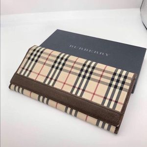 Authentic Burberry Wallet ‼️SALE ‼️ (BOX INCLUDED)